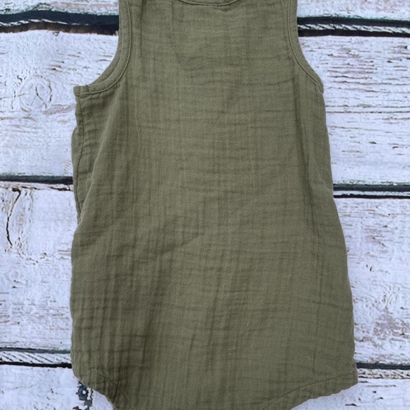 Sleeveless Henley one piece romper bundle lot size 6-12 months - Picture 4 of 9